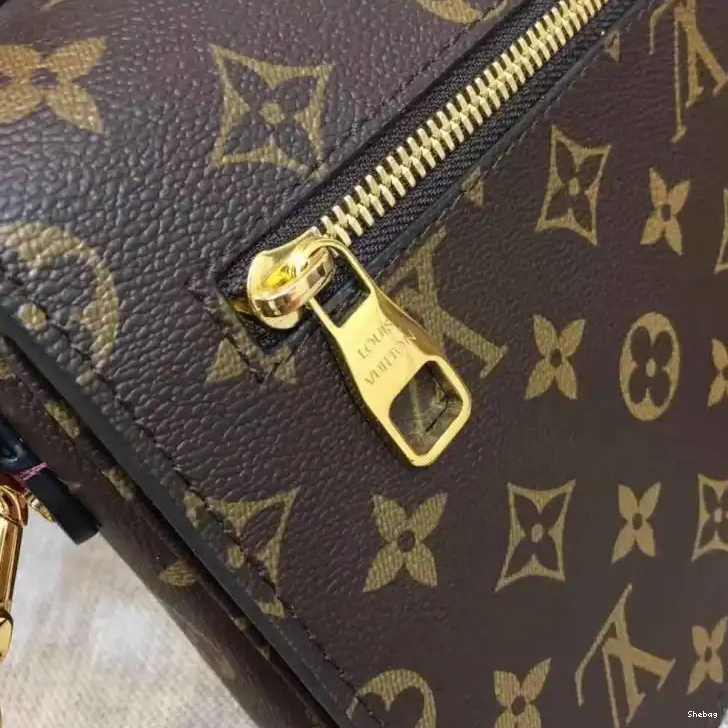 19B570337 Bags LV 0824